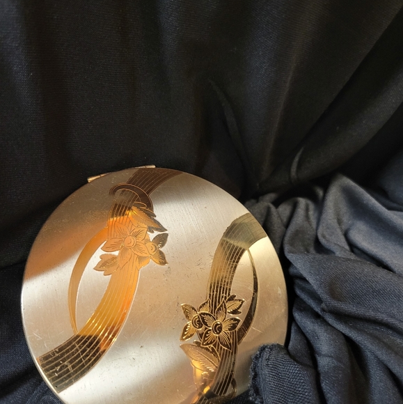 1940s Sterling Silver Compact - Picture 1 of 6